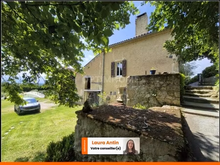 maison en pierre avec dépendances  piscine  et terrain à saint puy