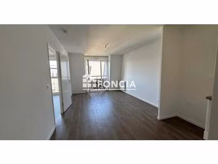 beau 2p sous comble au 3ème  parking sécurisé à 200m gare rer r