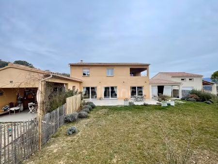 propriété d’exception sur les hauteurs d’apt – vue  calme et potentiel rare