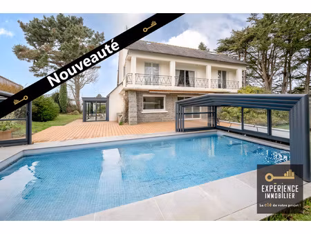 spacieuse maison familiale avec piscine couverte