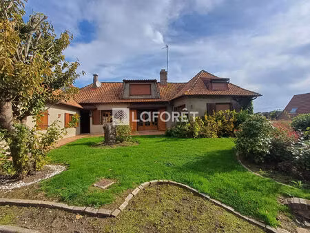 maison de 135.84 m² avec garages