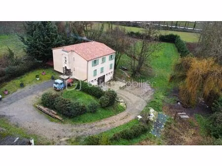 maison de 260m2 avec grand garage et terrain