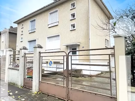 maison conviviale à proximité des commodités