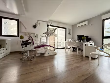 aiguelongue t2 44 20m2 avec terrasse 6m2 et parking.