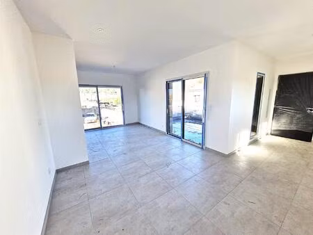 t2 54m²  terrasse et parking
