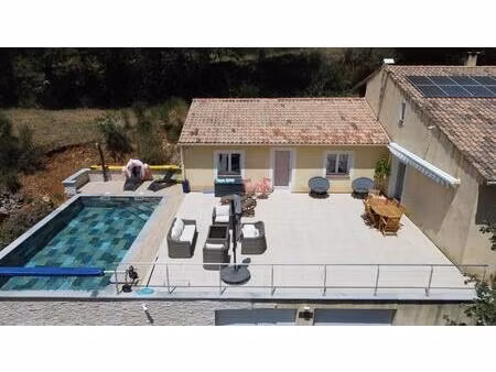 evenos  le broussan  villa t6 avec piscine et villa t2 sur 7 ha de terrain