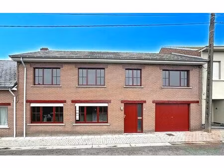 karaktervolle gezinswoning met 3 slaapkamers en garage in het groene aaigem