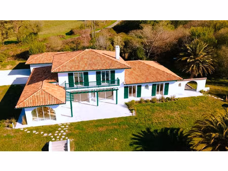 vente demeure de prestige 9 pièces  297.00m²  urrugne