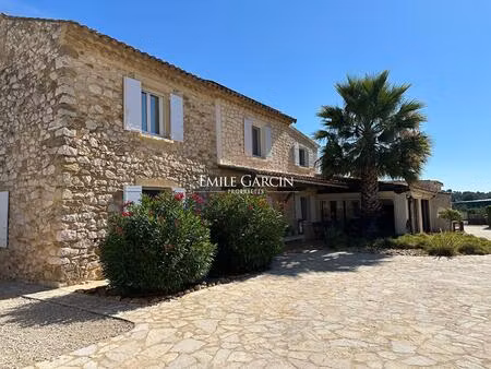 a vendre  entre uzès et avignon  maison en pierre avec piscine
