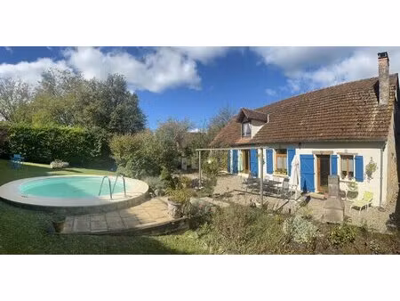 dans le nord du périgord noir  proche de hautefort  maison avec piscine et jardin dans...
