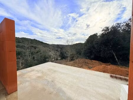 a vendre maison a terminer dans le sublime village de montclus