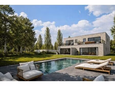 ruim appartement met zonnig terras en verwarmd zwembad