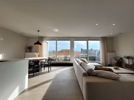 gemeubeld duplex appartement aan de zonnekant