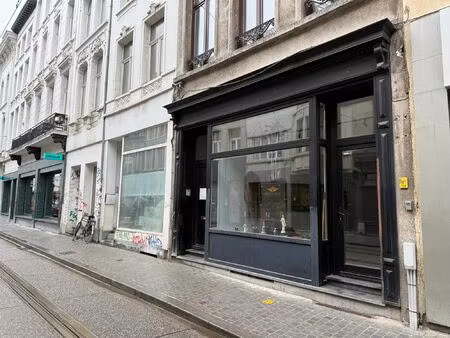 commercieel pand op toplocatie!