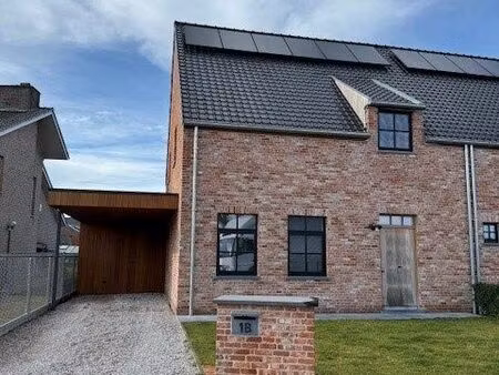 half-open nieuwbouwwoning met terras  carport en 3 slaapkamers in staden