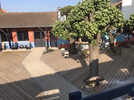 en vente local commercial 408 m² – 437 000 € |saintes