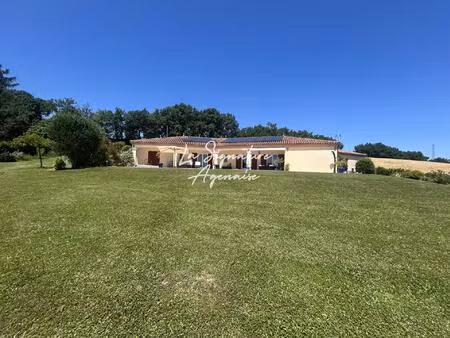 maison 220 m2 avec double garage  piscine  panneaux photovoltaiques et grand terrain