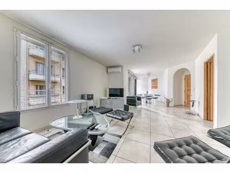 jean macé – t4 lumineux 89 m² avec balcon (2010)