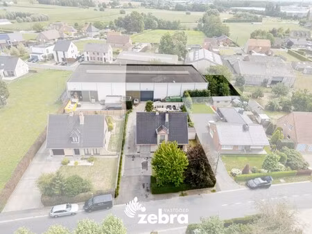 commercieel te koop in oostrozebeke met 3 slaapkamers