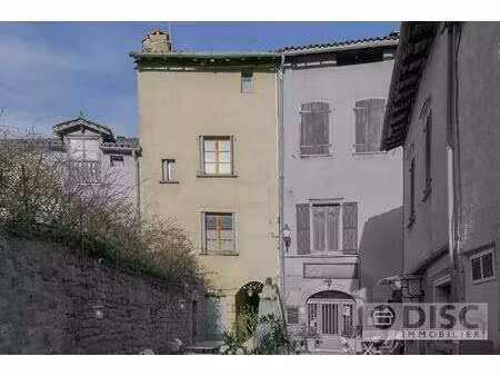 maison de village sur place sans circulation.