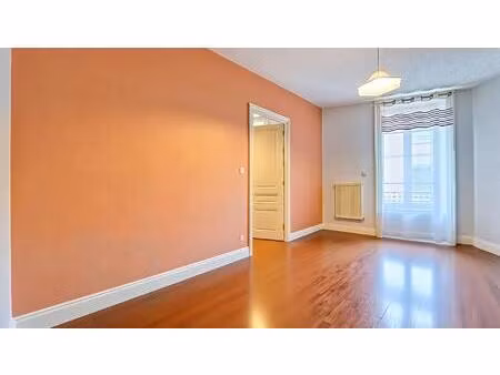 t2 de 45 91m2 habitables avec cave - centre ville