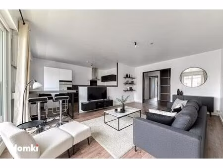 spacieux t4 lumineux avec balcon dans copropriété rénovée - cave et stationnement