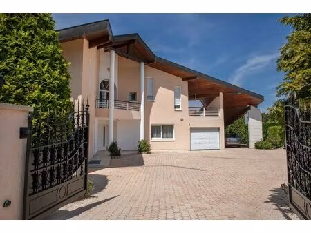 messery - villa de 205 m² - terrain de 1703 m² avec piscine - 4 chambres