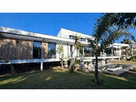 a vendre - six fours les plages - villa d'architecte de 2025 avec t2 indépendant - piscine