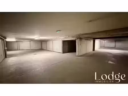 location parking 14 m² à briançon (05100)  86 €