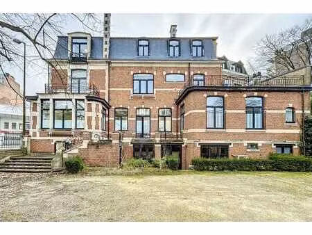 vleurgat -immeuble de commerce et de bureau 1100m2 + parking