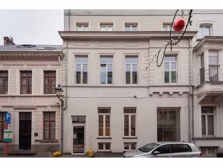 espace commercial en duplex stratégiquement situé