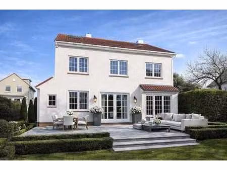 belle maison rénovée avec jardin.