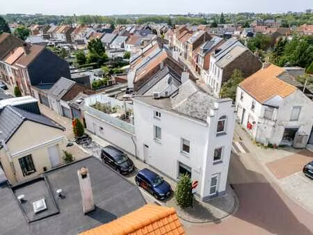 maison polyvalente avec une belle terrasse à l’étage