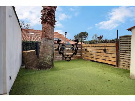 mazet 3 pièces avec jardin - la motte