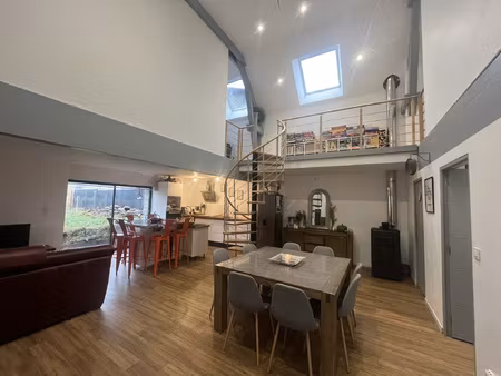 superbe habitation cree dans un corps de ferme.