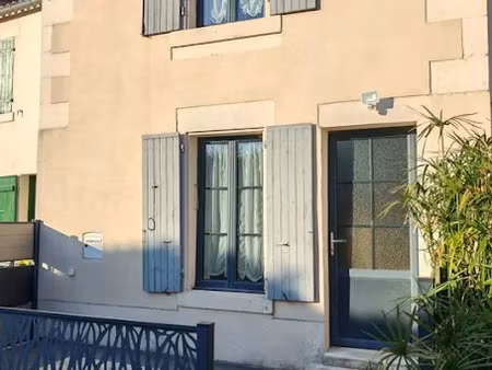 location meublée appartement 3 pièces 52 m² à arçais (79210)  665 €