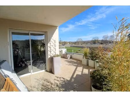appartement d'exception au bord de l'étang du plessis