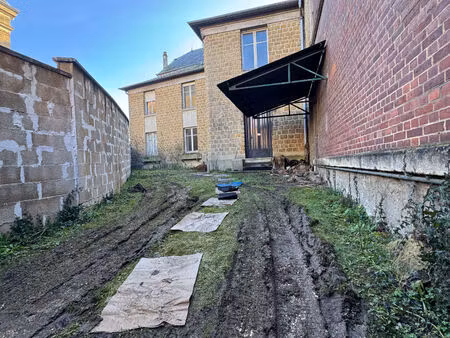 bureaux ou local commercial de 131 m2 à rénover en centre ville