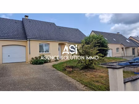 maison de lotissement de plain pied avec double garage et jardin
