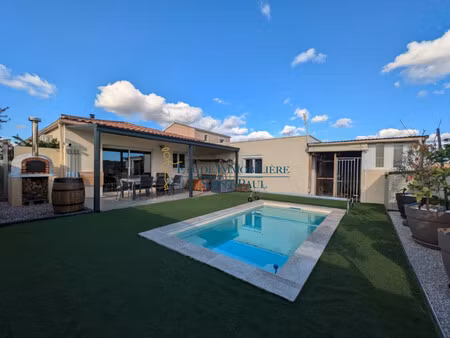 villa récente avec piscine