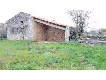 terrain constructible de 462 m² avec ancienne étable en pierres