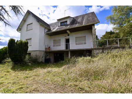 belle endormie avec son parc avec vue panoramique dans le vé