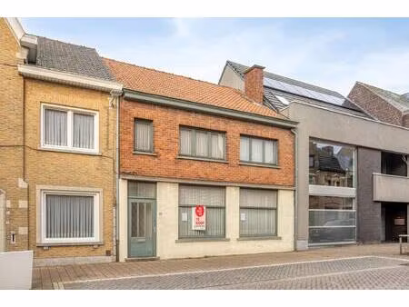 volledig op te frissen huis in hartje poperinge