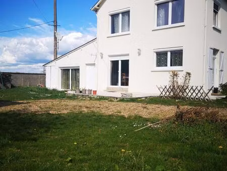 maison au cœur de neuvy-le-roi grand volumes et terrain clos