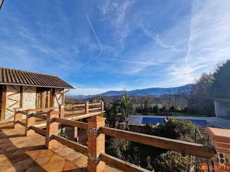 propriété de charme avec vue sur les pyrénées – 3 logements indépendants  piscine et terra