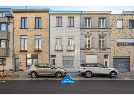 grote gezinswoning met tuin en 7 slaapkamers nabij centrum en zee