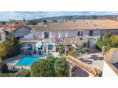 propriété familiale de caractère avec jardin méditerranéen  terrasses et piscine au cœur..