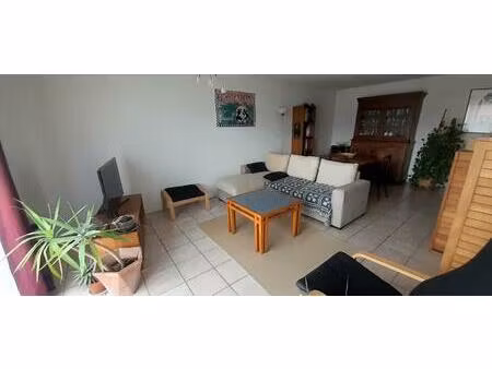 appartement t3 de 72m² avec joli balcon  2 places de parking