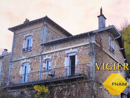 demeure des années 20 avec vue sur le lot et jardin sourceur