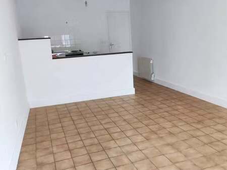 location appartement 2 pièces à gesté (49600) : à louer 2 pièces / 45m² gesté